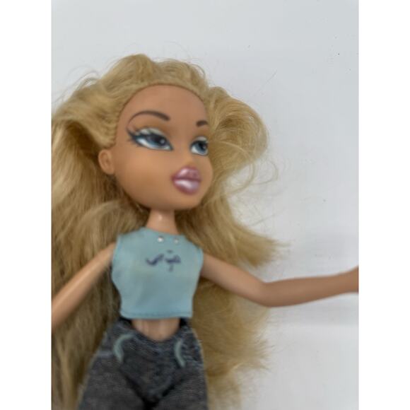 Lot of 2 Bratz Dolls – Cloe & Yasmin? Mixed Outfit Nude & Dressed MGA 2000s - Picture 3 of 6